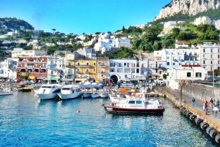 7 jours de location de SuperVipYacht privé au départ de Rome avec hélicoptère