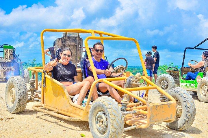 Tour in buggy e barca di un'intera giornata con pranzo e bevande dominicane