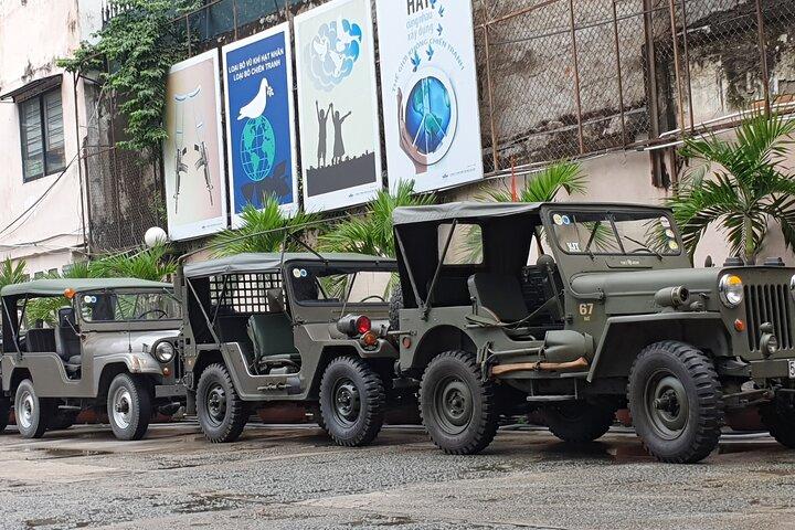 Visita de meio dia ao Museu de Ao Dai no jipe ​​do exército restaurado da cidade de Ho Chi Minh