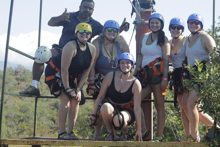 Zip Lines Paardrijden en River Tubing Volledige dagcombinatie