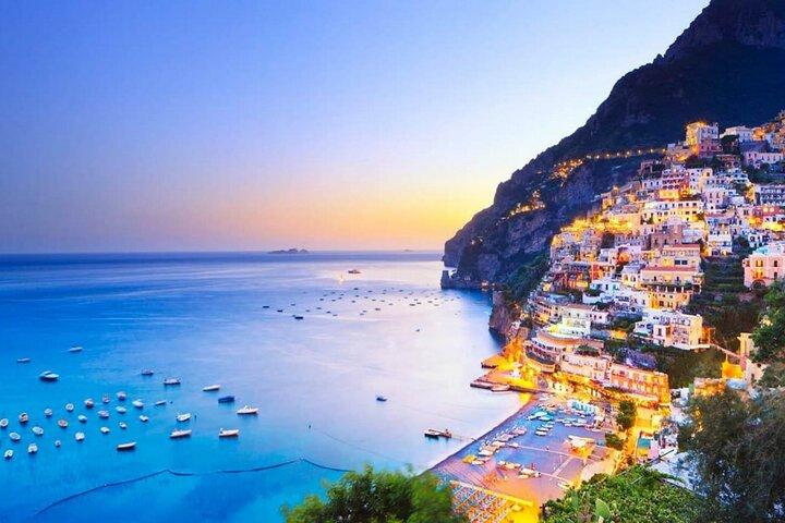 7 jours de location de SuperVipYacht privé au départ de Rome avec hélicoptère