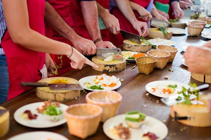 伝統的なコウジナ サントリーニ料理体験