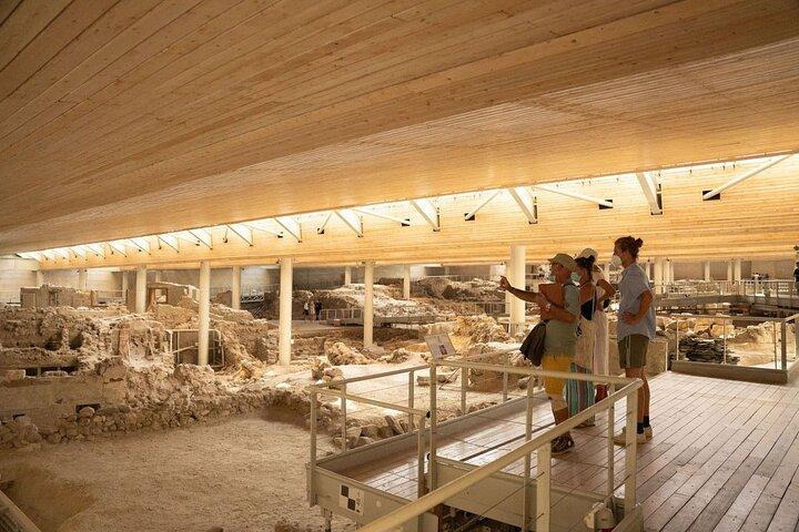 Visita guiada privada às excavações de Akrotiri em Santorini