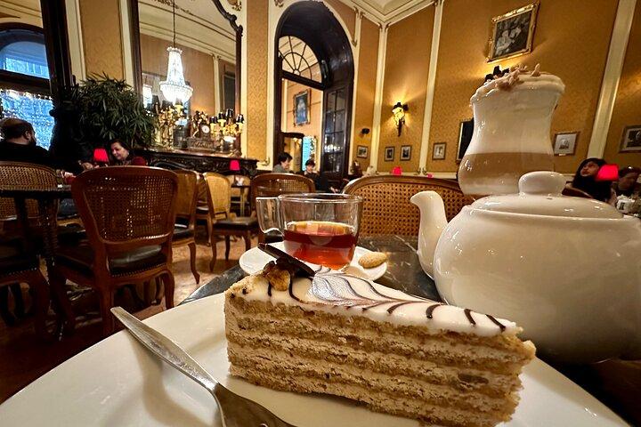 ケーキとコーヒー付きのゴドーロ ツアーのシシー王宮の遺産