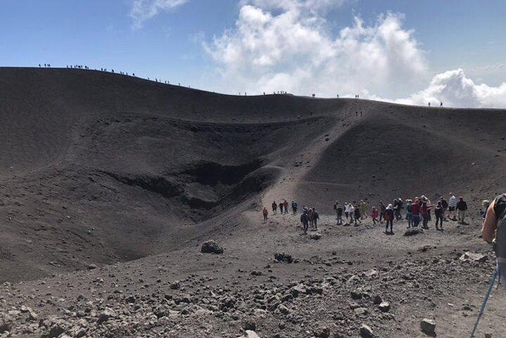 Visite guidée privée de l'Etna avec dégustation de vin et ramassage