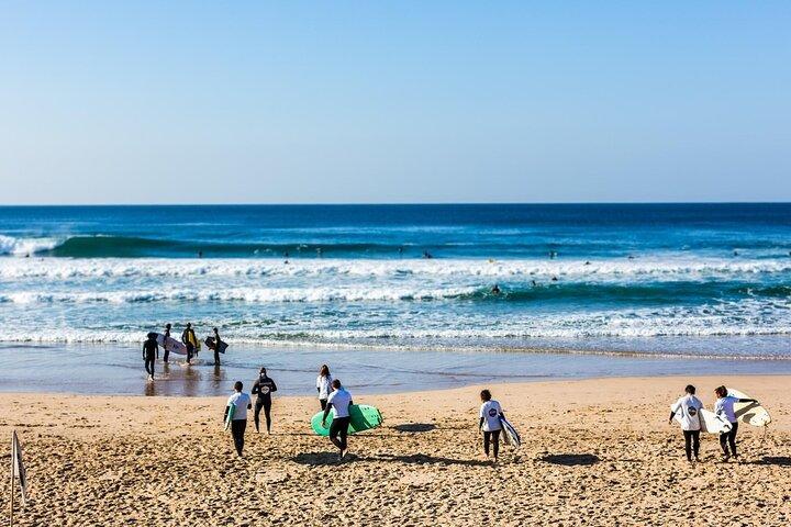 Cours de surf en groupe à Costa da Caparica