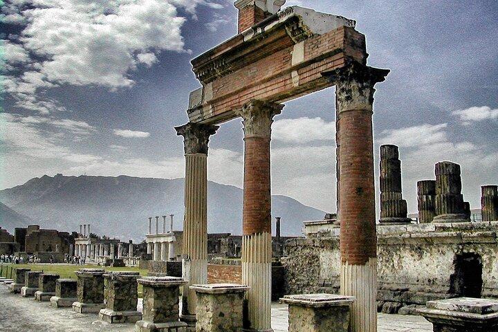 Pompeji Skip-the-Line mit Mittagessen und Weinprobe aus Rom