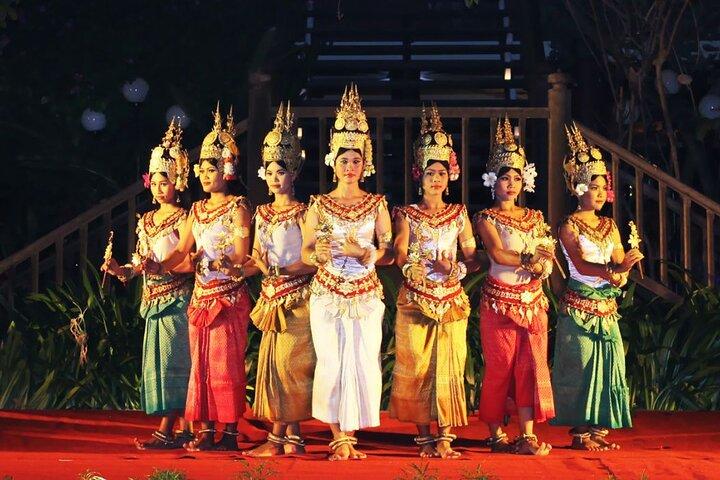 アプサラ シアター パフォーマンス ディナー付き