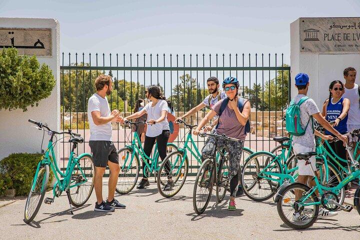 Tour guiado en bicicleta del sitio arqueológico de Cartago en Túnez