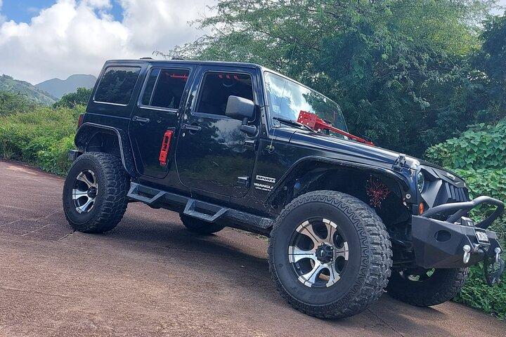 Private CMV-Jeep-Offroad-Tour in Montserrat