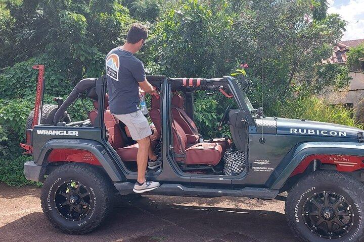 Private CMV-Jeep-Offroad-Tour in Montserrat