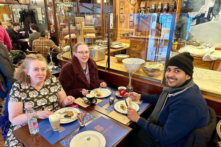Excursão privada de comida de rua em Budapeste com lanches, sobremesa e cerveja