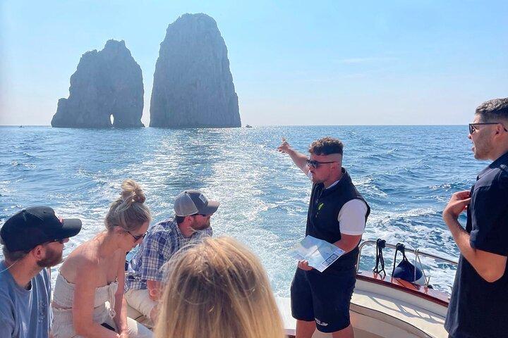 Sorrento : Capri Select Gita in barca con bagno, bevande e pick up