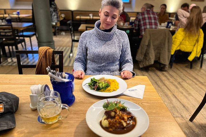 ユネスコプライベートボヘミアンクリスタル＆グラスツアー、ランチ＋地ビール