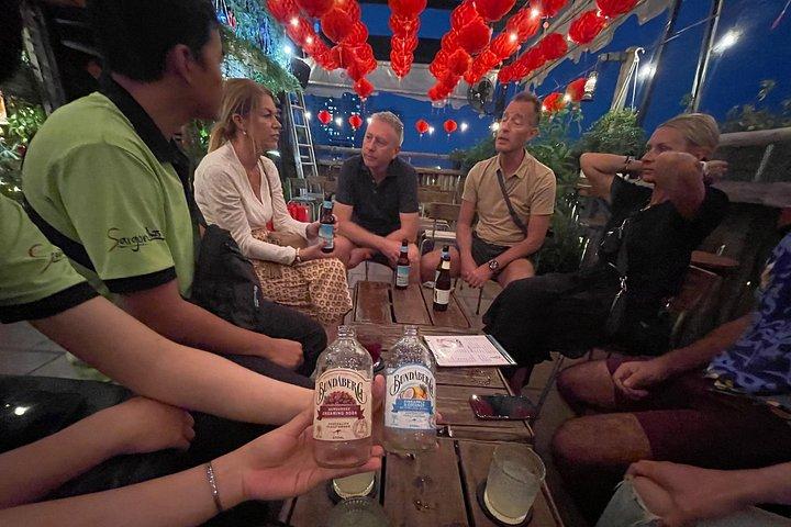 ベスパ スクーターによるサイゴン ナイト ストリート フードとクラフト ビール ツアー