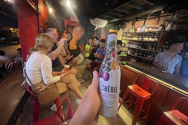 ベスパ スクーターによるサイゴン ナイト ストリート フードとクラフト ビール ツアー