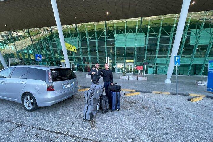 Privater Transfer vom internationalen Flughafen Tirana nach Sarandë