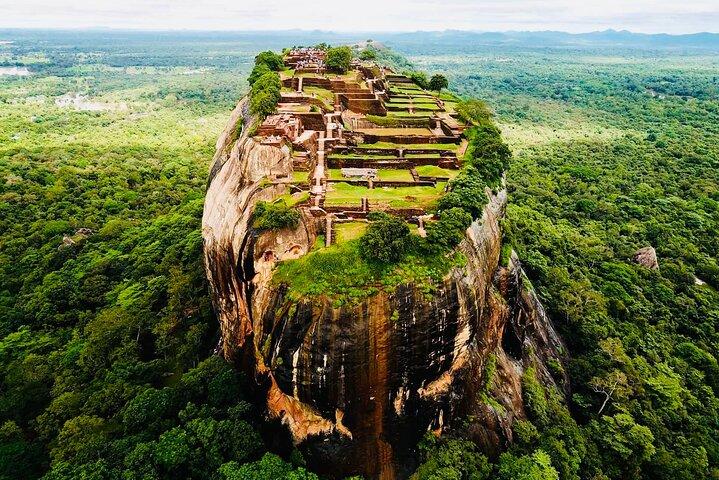 Privé dagtocht naar Minneriya Sigiriya en Dambulla vanuit Kandy