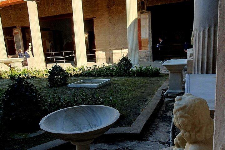 The beautiful Pompeii, two-hour tour to discover the hidden places of the city