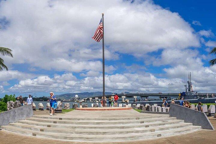 Recorrido por la ciudad de Honolulu y el monumento conmemorativo del USS Arizona de Pearl Harbor de lujo