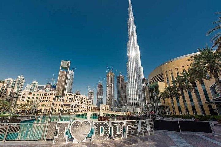 Dubai tour in a Limousine