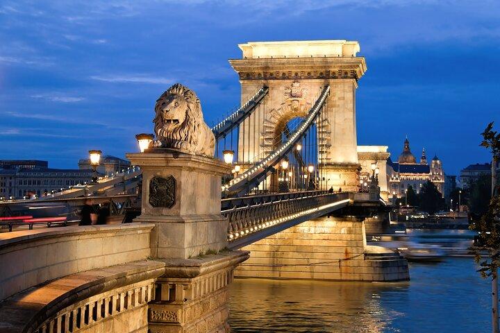 Budapest After Dark – Tour privato con luci e viste nascoste