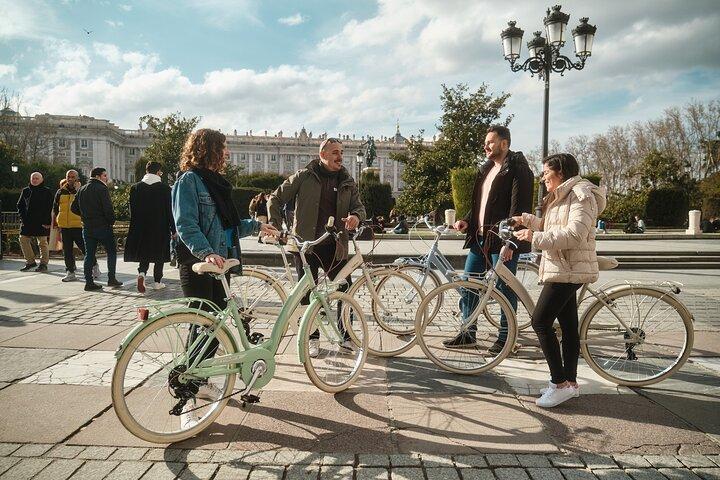 Madrid : City Destacados Visita guiada en bicicleta Vintage