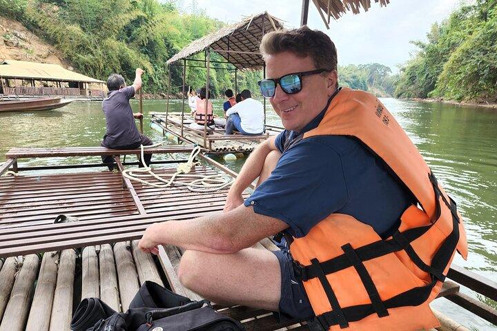 Excursão privada exclusiva Kanchanaburi Erawan e Bamboo Rafting
