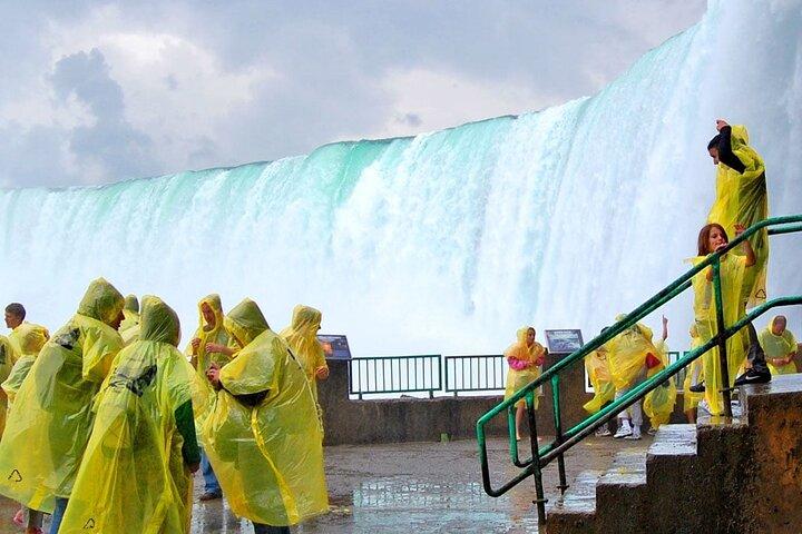 Excursión a las Cataratas del Niágara desde Toronto : Paseo en barco y viaje detrás de las cataratas