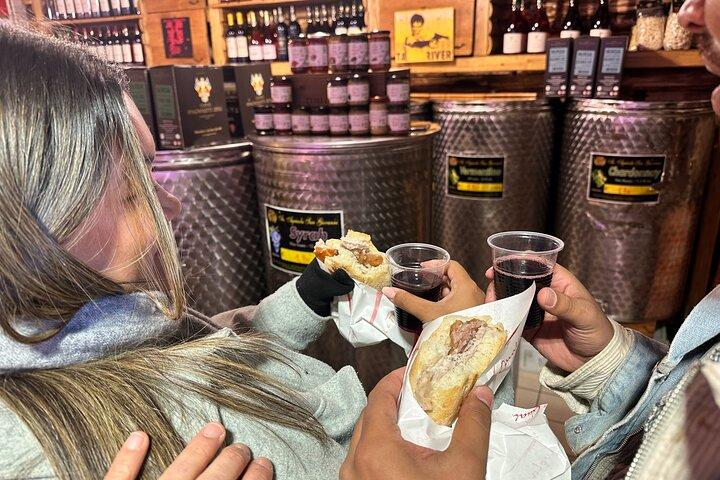 Recorrido gastronómico por Roma con degustación de vinos y mercado de agricultores en la zona de Prati