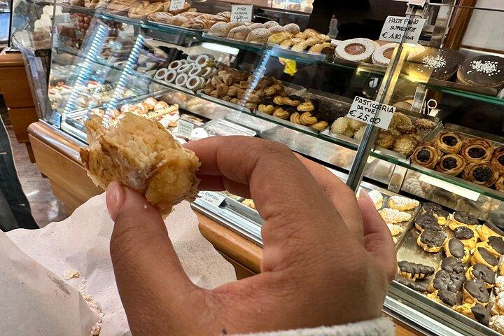 Recorrido gastronómico por Roma con degustación de vinos y mercado de agricultores en la zona de Prati