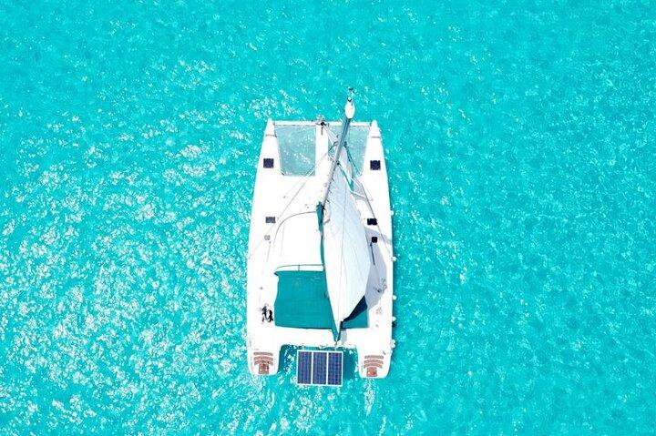 Excursion privée en catamaran à Isla Mujeres, plongée en apnée* au départ de Cancún