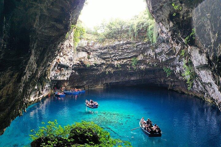 Argostoli: Küste nach Melissani & Drogarati mit Weinprobe