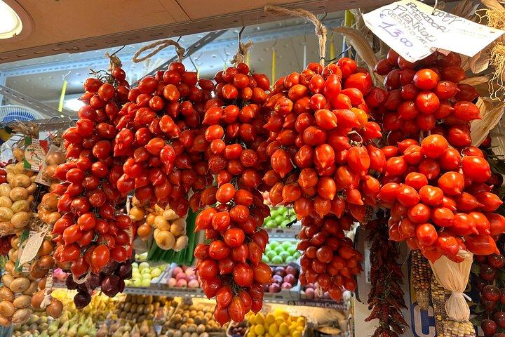 Recorrido gastronómico por Roma con degustación de vinos y mercado de agricultores en la zona de Prati