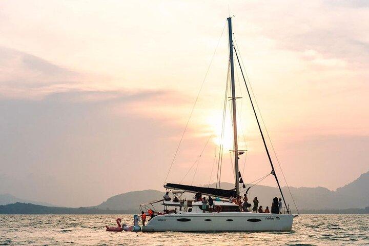 Cruzeiro de pôr do sol privado por Catamaran Yacht