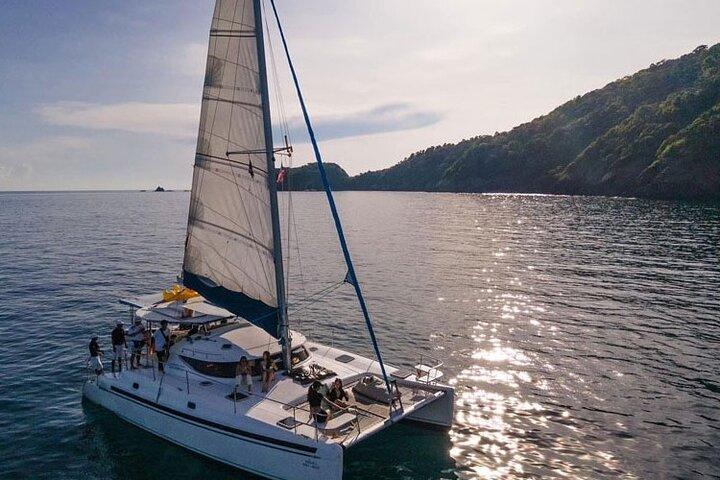 Yacht catamaran privé vers Racha et les îles de corail