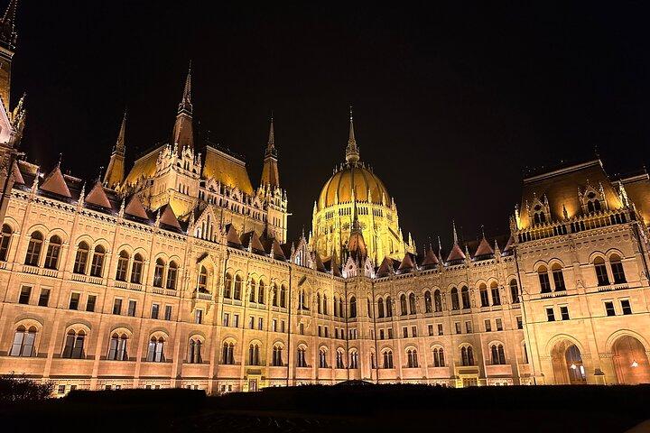 Die hellen Lichter von Budapest - Privater Rundgang mit Bootsfahrt und Getränken