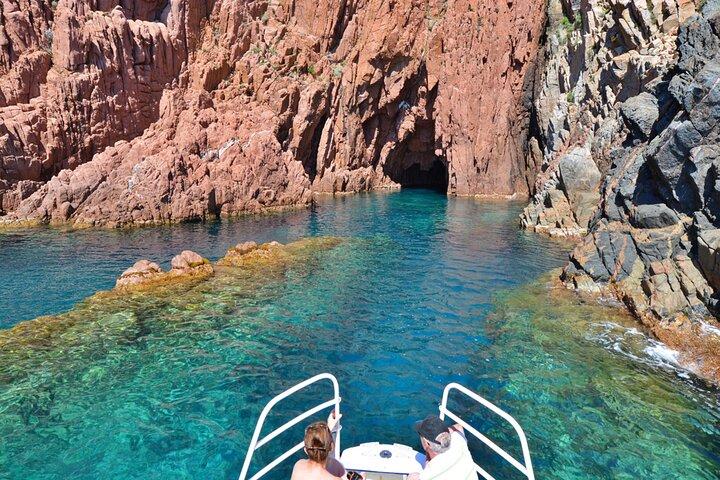 Après midi à Scandola et calanques de Piana avec arrêt à Girolata