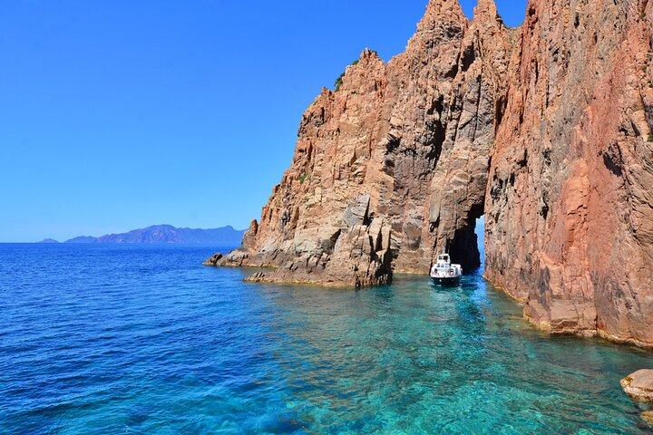 Après midi à Scandola et calanques de Piana avec arrêt à Girolata