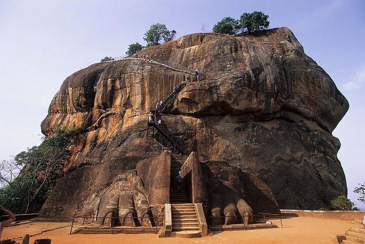 Sigiriya Rock e Dambulla Cave intera giornata Da Colombo e Negombo