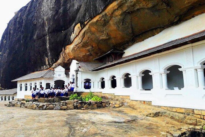 Sigiriya Rock e Dambulla Cave intera giornata Da Colombo e Negombo