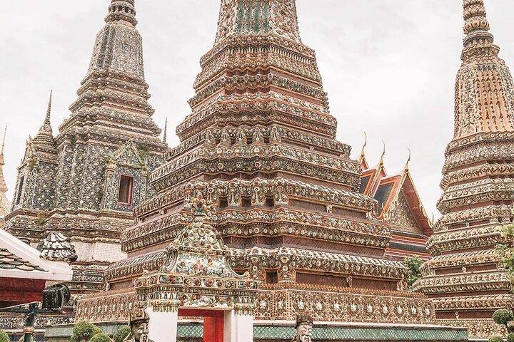 Visita Wat Pho y Wat Arun con un experto local
