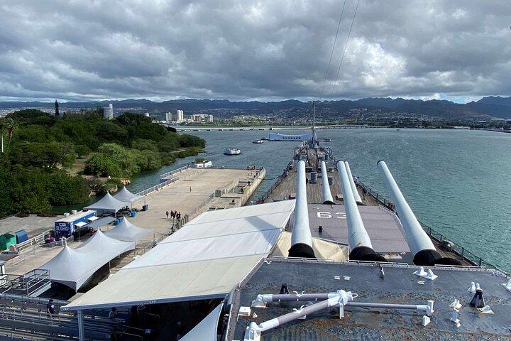 デラックス アリゾナ記念館と戦艦ミズーリ ツアー