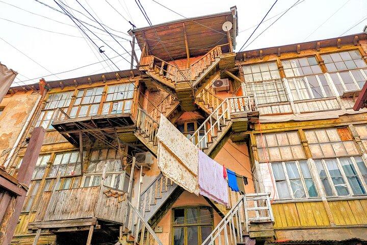 Alternative walking tour New Tiflis and backstreets