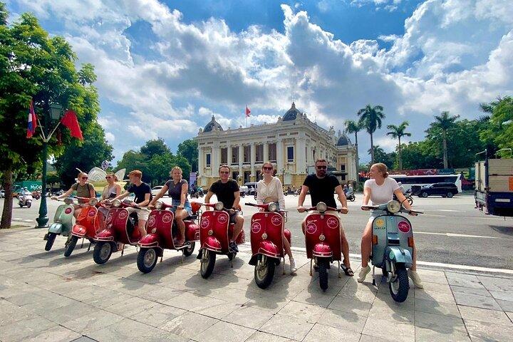 Hanoi Voltar Ruas Cidade Vespa Tours com Guia Feminino