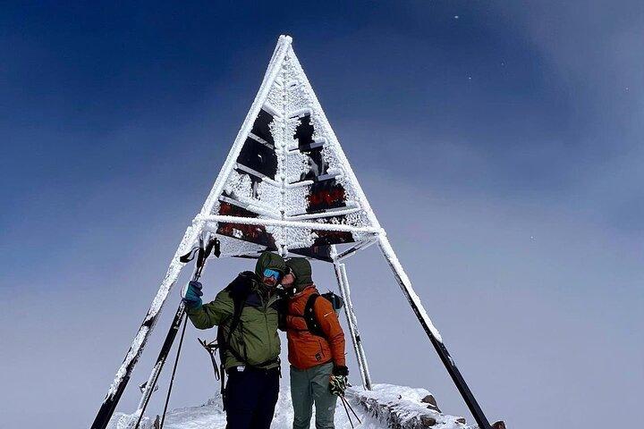 2 días MT Toubkal Trek desde Marrakech Aventura