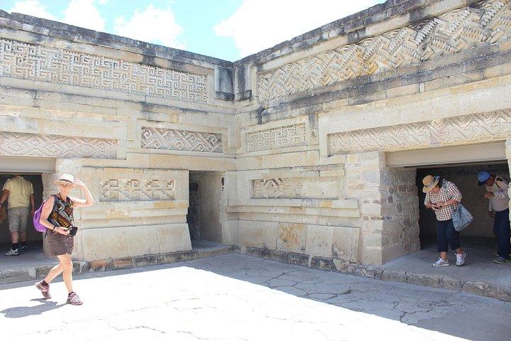 Oaxaca overnight guided tour from Huatulco