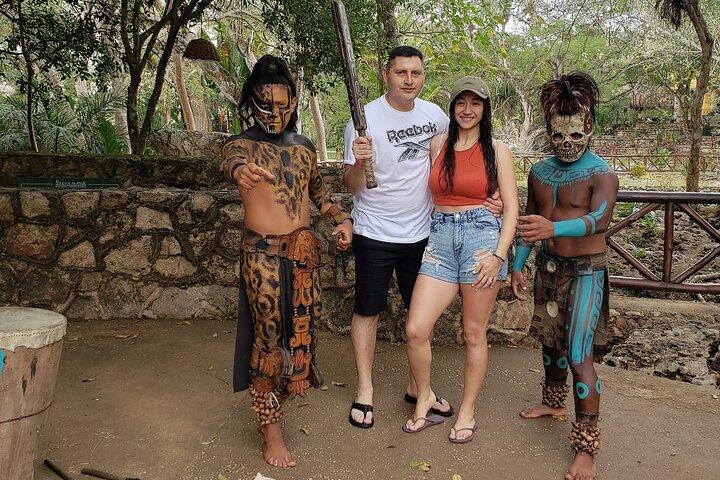 EK Balam Mayan Ruin & Cenote Hubiku & Valladolid desde Cancún