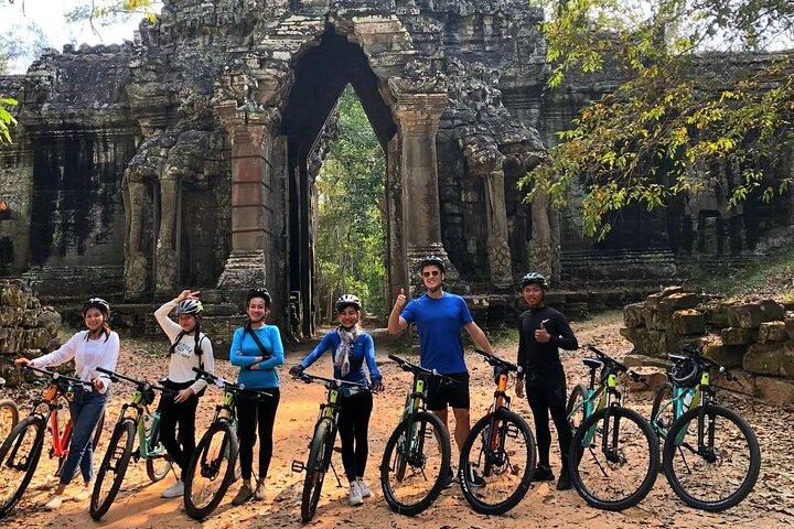 Heldagscykeltur i Siem Reap med Zipline