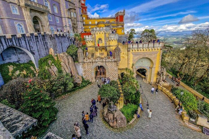 Excursion privée d'une journée à Sintra, Roca et Cascais avec billets Pena